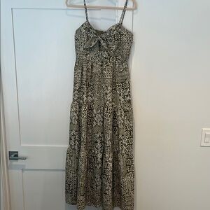 Elegant Green and White Patterned Dress